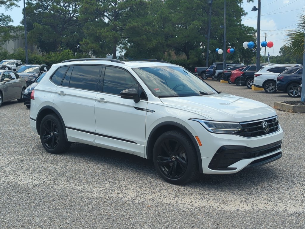 Certified 2023 Volkswagen Tiguan SE R-Line FWD image 9