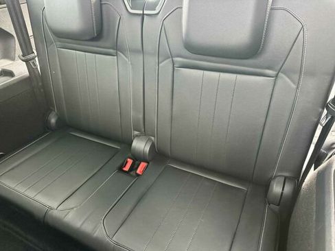 Used 2022 Volkswagen Tiguan SE R-Line image 18