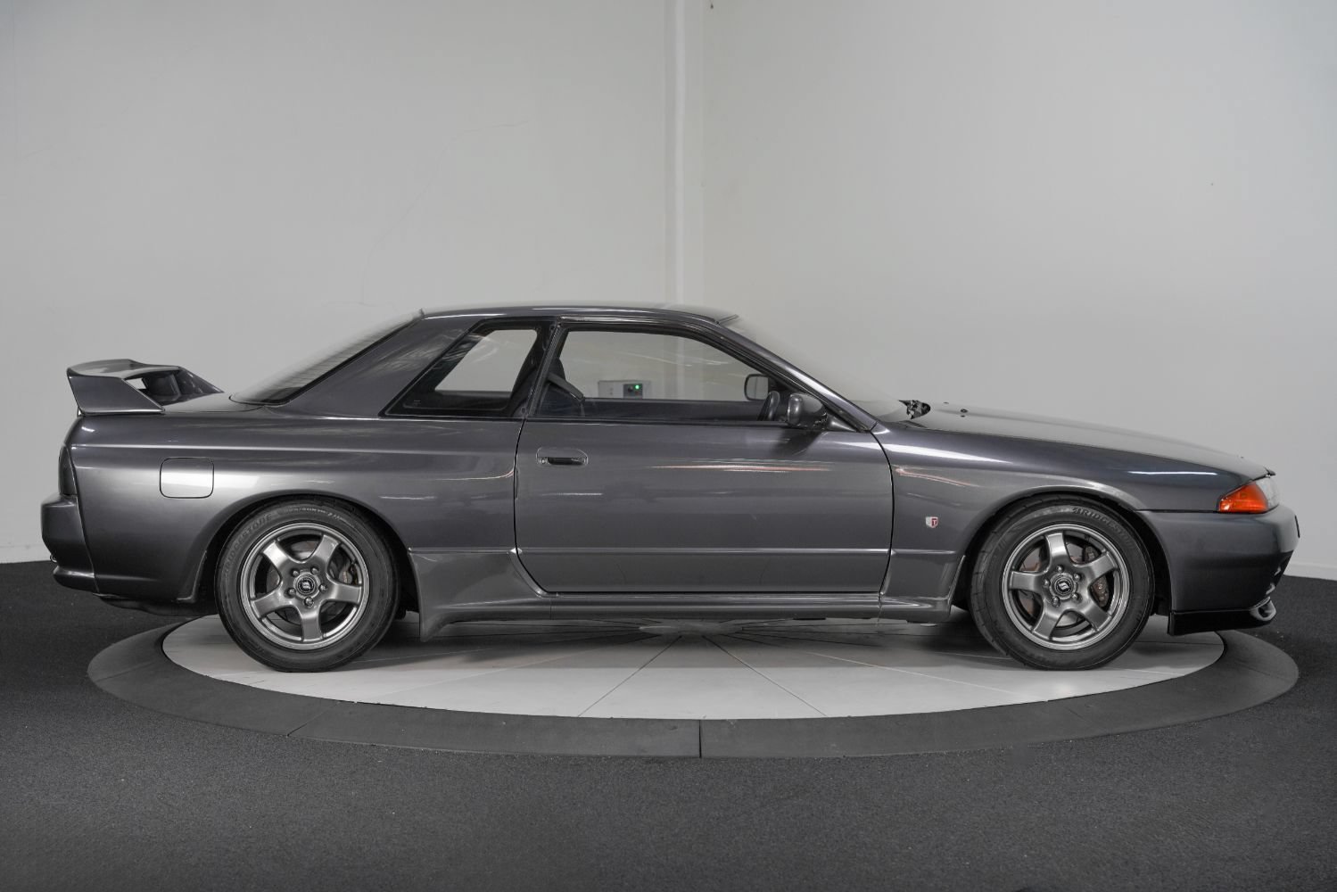 Used 1990 Nissan GT-R image 8