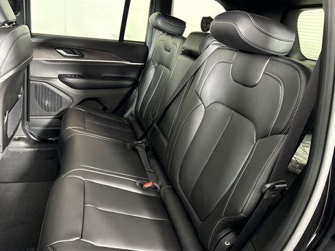 New 2025 Jeep Grand Cherokee Limited image 13