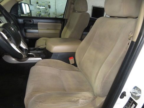Used 2016 Toyota Sequoia SR5 AWD/4WD image 21