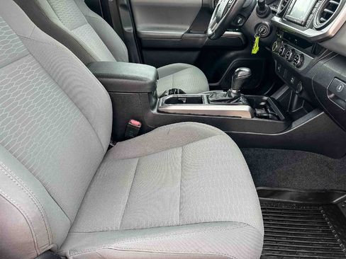 Used 2017 Toyota Tacoma SR5 AWD/4WD image 22