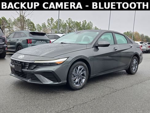 Used 2024 Hyundai Elantra SEL image 3