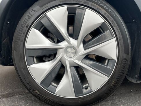 Used 2022 Tesla Model Y Long Range AWD/4WD image 36