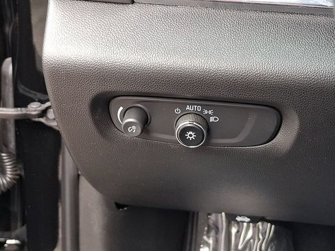 Used 2023 Chevrolet Traverse LT FWD image 25
