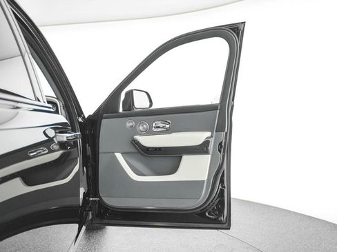 New 2025 Rolls-Royce Cullinan Black Badge image 27