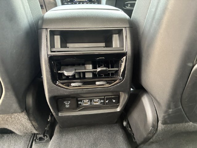 Used 2023 Jeep Grand Cherokee Limited w/ Black Appearance Package AWD/4WD image 30