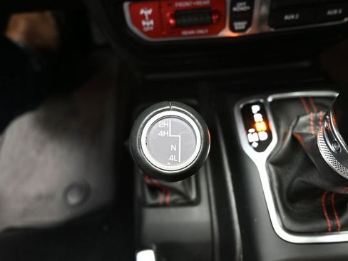 Used 2022 Jeep Gladiator Rubicon w/ LED Lighting Group AWD/4WD image 19