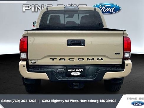 Used 2019 Toyota Tacoma TRD Sport w/ Technology Package image 4