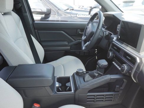 Used 2025 Toyota 4Runner SR5 AWD/4WD image 10