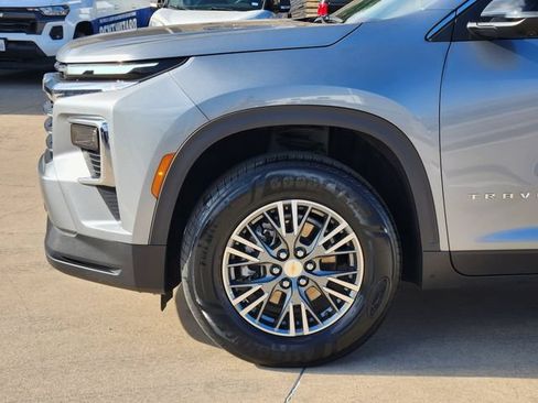 Used 2024 Chevrolet Traverse LT FWD image 15
