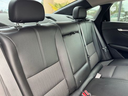 Used 2019 Chevrolet Impala LT FWD image 18