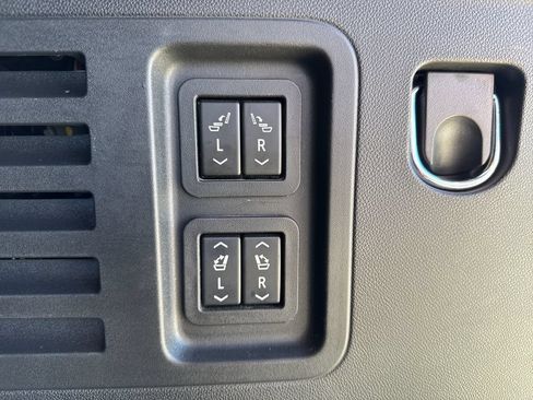 Used 2024 Chevrolet Traverse RS AWD/4WD image 42