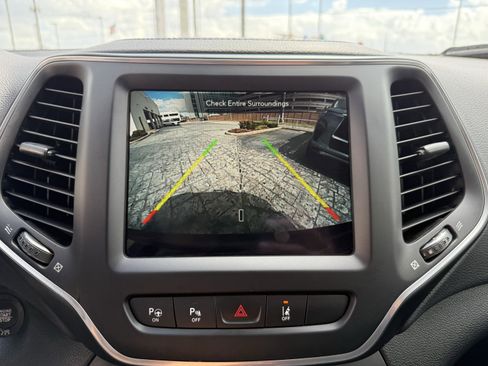 Used 2023 Jeep Cherokee Altitude Lux image 22