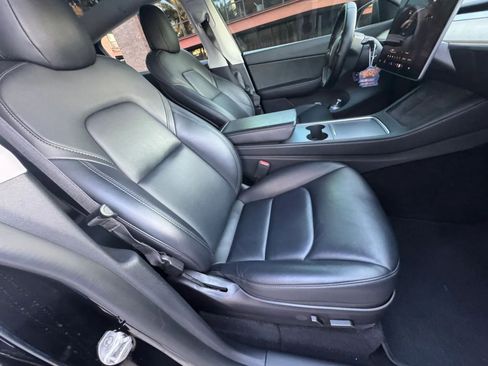 Used 2022 Tesla Model Y Performance AWD/4WD image 16