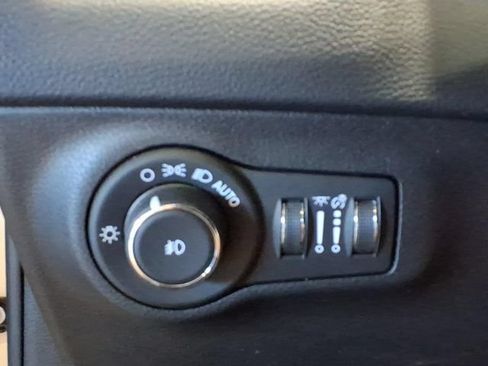 Used 2019 Jeep Compass Latitude w/ Popular Equipment Group AWD/4WD image 12