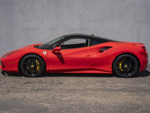 Certified 2017 Ferrari 488 GTB RWD image 2