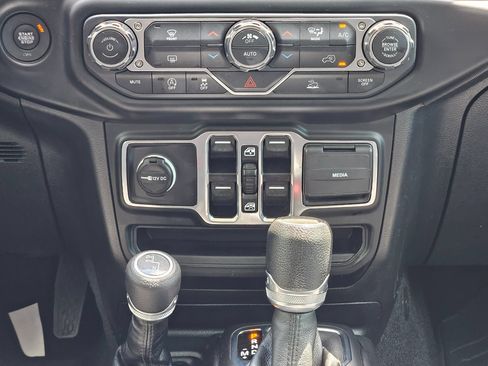 Used 2023 Jeep Gladiator Sport AWD/4WD image 14