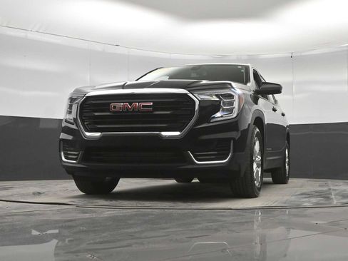 Used 2024 GMC Terrain SLE AWD/4WD image 35