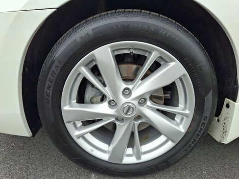 Used 2015 Nissan Altima 2.5 SL FWD image 9