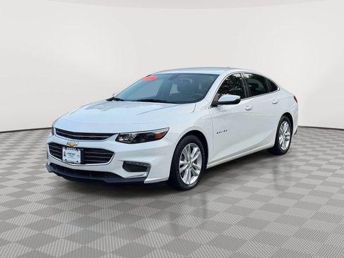 Used 2017 Chevrolet Malibu LT w/ Leather Package FWD image 3