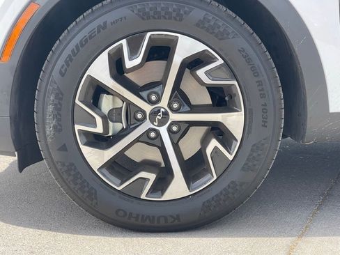 Used 2025 Kia Sportage EX w/ Premium Package image 2