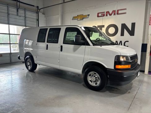 New 2025 Chevrolet Express 2500 w/ Driver Convenience Package RWD image 28