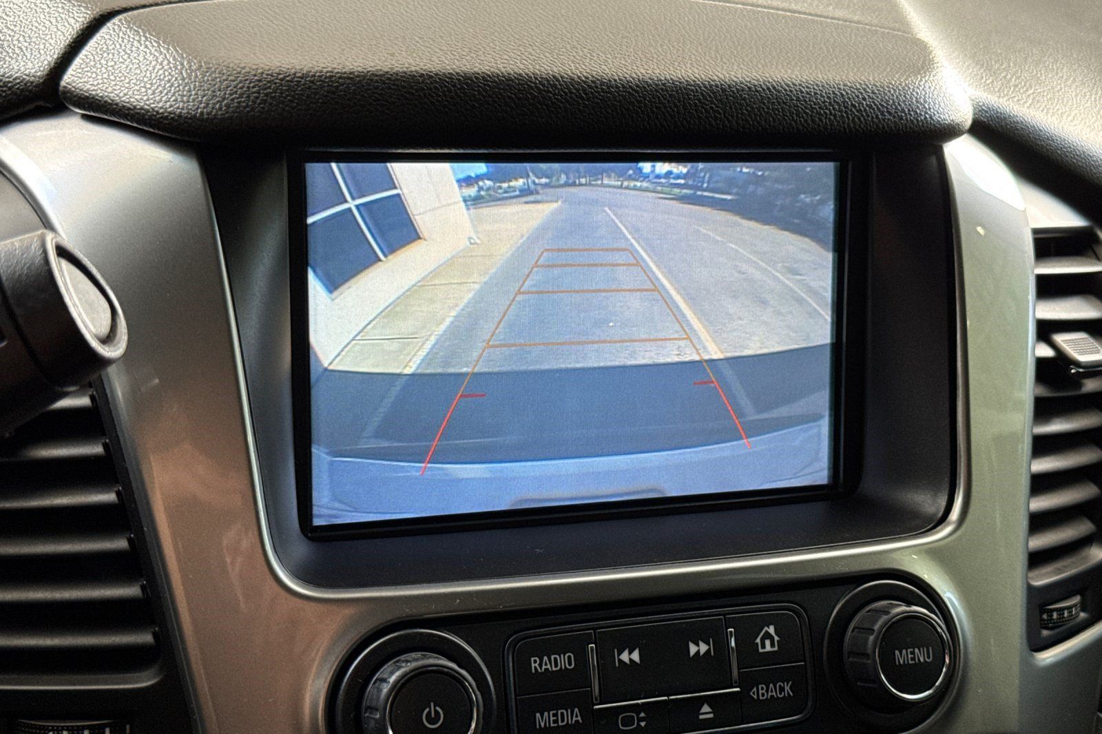 Used 2019 Chevrolet Suburban LT RWD image 27