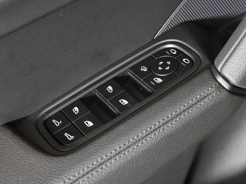 New 2026 Porsche Cayenne image 17