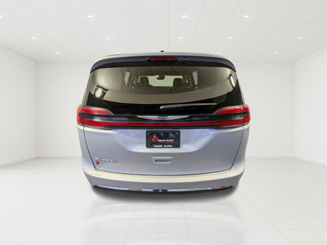 Used 2024 Chrysler Pacifica Touring-L FWD image 6