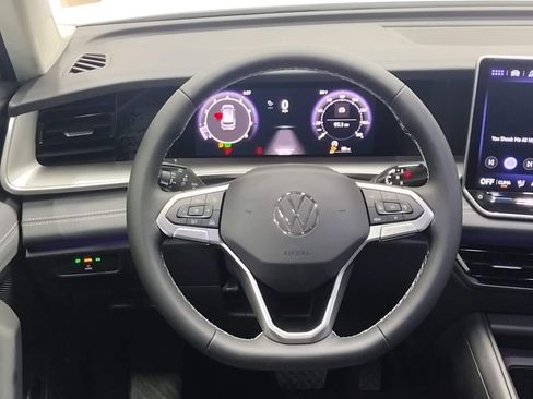 New 2025 Volkswagen Tiguan SE image 35