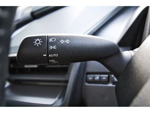 Used 2023 Toyota Prius Limited w/ Limited Premium Package FWD image 17