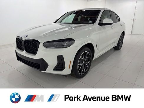 Used 2025 BMW X4 xDrive30i w/ Premium Package AWD/4WD image 1