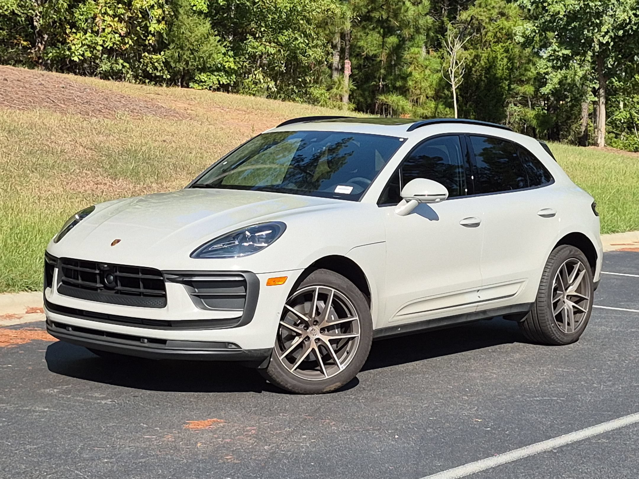 Certified 2026 Porsche Macan AWD/4WD image 1
