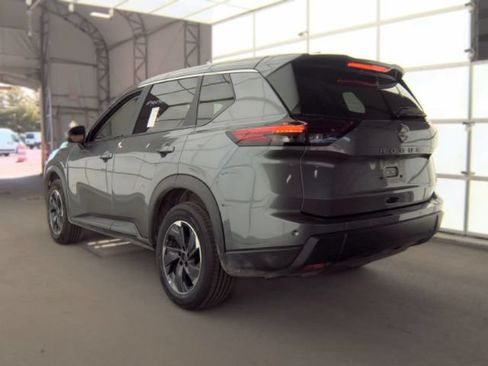 Used 2025 Nissan Rogue SV FWD image 2