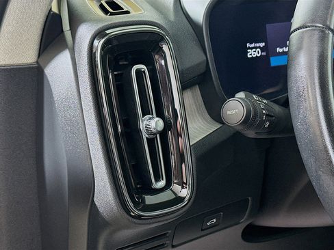 Used 2023 Volvo XC40 B5 Ultimate w/ Protection Package Premier image 10