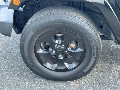 Used 2015 Jeep Wrangler Unlimited Sahara image 9