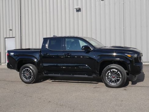 Used 2025 Toyota Tacoma TRD Sport AWD/4WD image 6