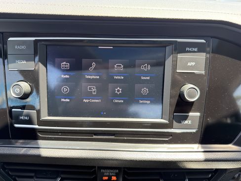 Used 2024 Volkswagen Jetta SE FWD image 32