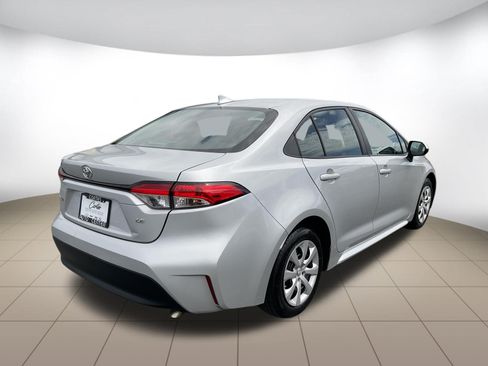 Used 2024 Toyota Corolla LE FWD image 5