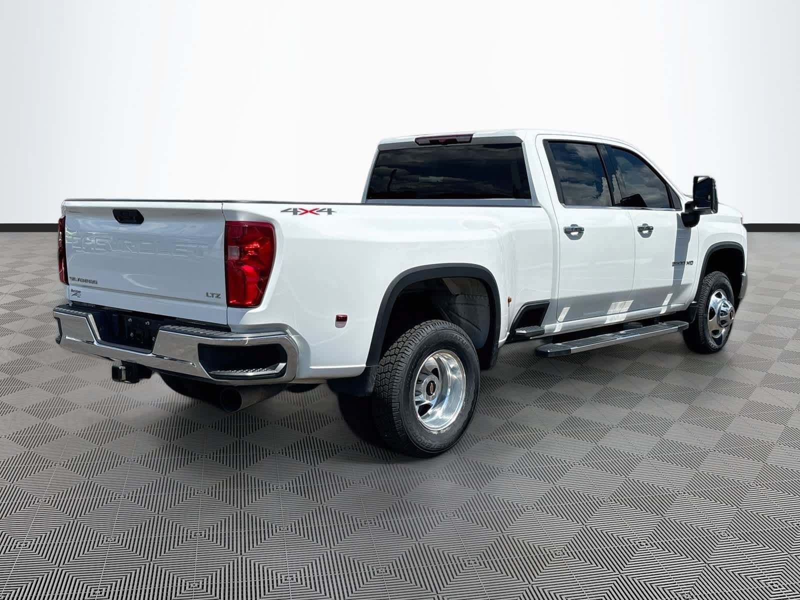 Used 2023 Chevrolet Silverado 3500 LTZ w/ Gooseneck/5TH Wheel Package AWD/4WD image 5