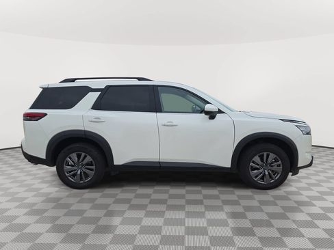 Used 2025 Nissan Pathfinder SV FWD image 8