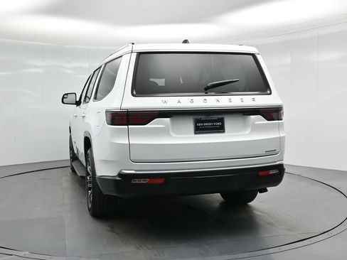 Used 2024 Jeep Wagoneer Series II w/ Flexible Seating Group image 32