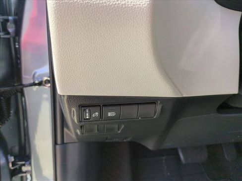 Used 2025 Toyota Corolla Cross L FWD image 13