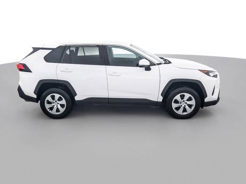 Used 2022 Toyota RAV4 LE FWD image 4
