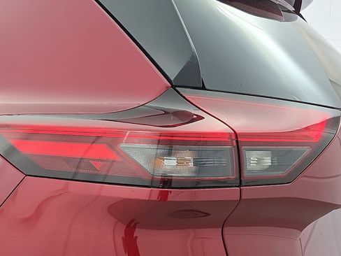 Certified 2023 Nissan Rogue SV image 32