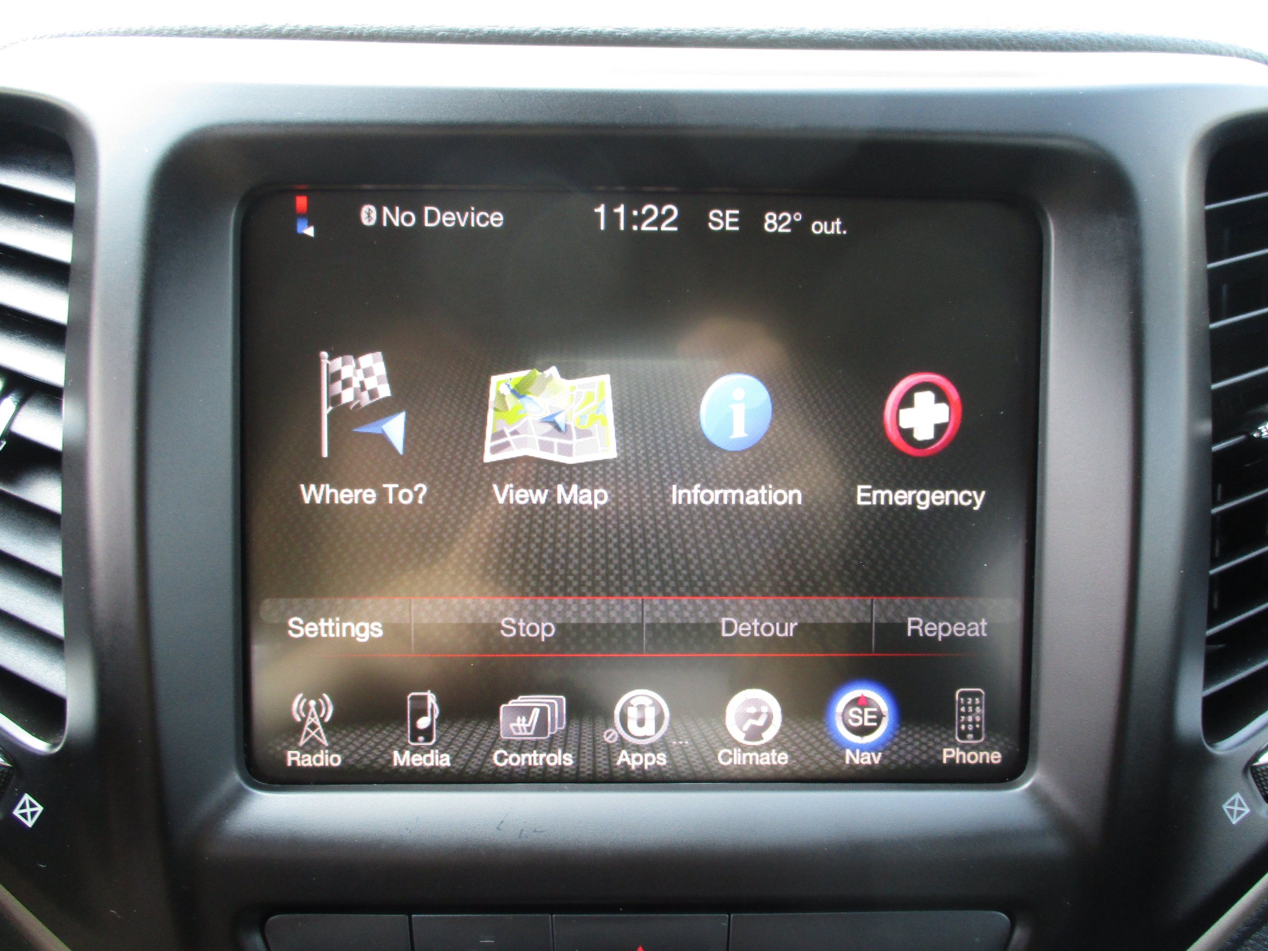 Used 2018 Jeep Cherokee Latitude FWD image 20