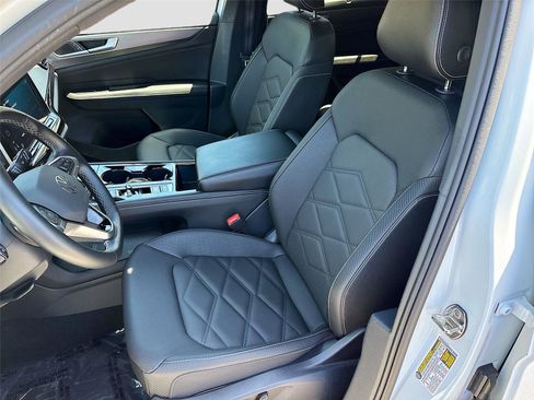 Used 2025 Volkswagen Atlas Cross Sport SE image 21