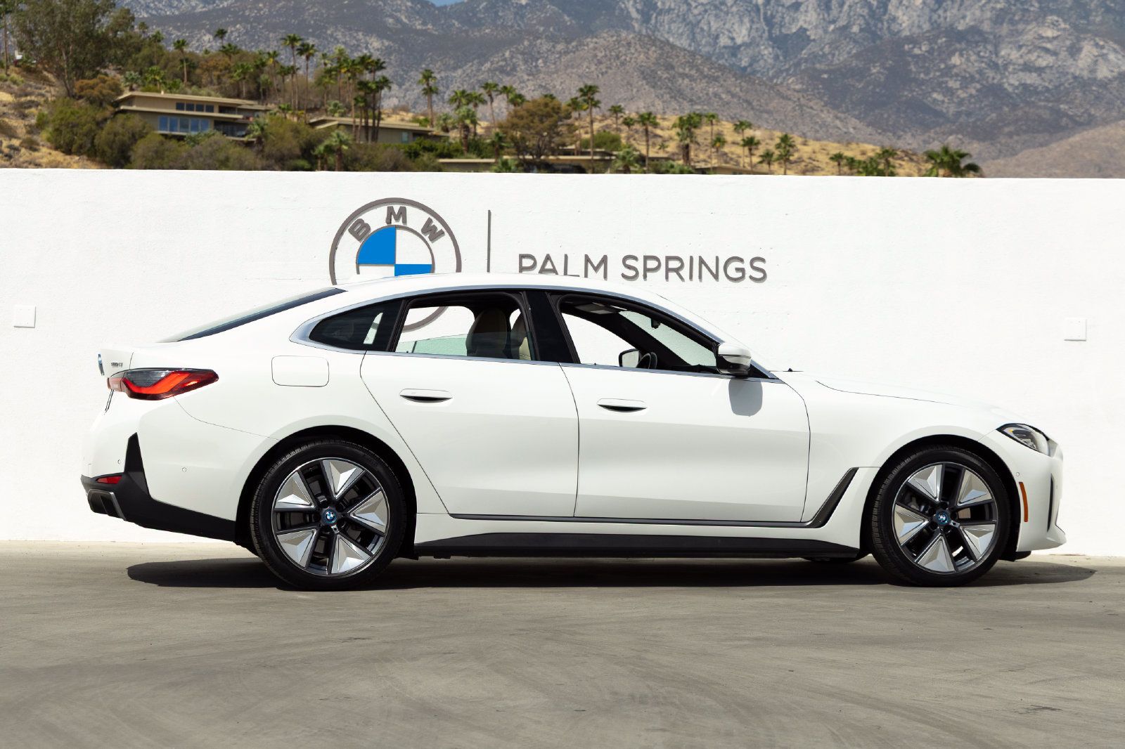 Used 2023 BMW i4 eDrive40 w/ Premium Package RWD image 5