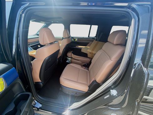 New 2026 Hyundai Santa Fe Limited FWD image 17